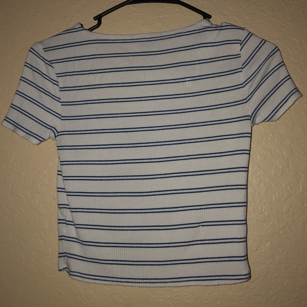 FOREVER 21 super cute and comfy striped crop top - Picture 2 of 3